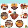 Charmante pancarte décorative en bois pour Thanksgiving, idéale pour les festivités des récoltes d'automne, avec des motifs colorés.