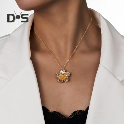 Flower Necklace for Women Metal Flower Pendant Necklace Hypoallergenic Jewelry for Weddings Birthday Anniversary