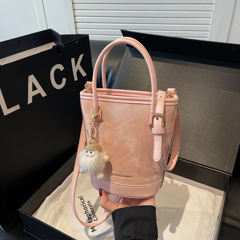 This Year's Popular Bucket Bag Women's 2025 New Fashion Foreign Style Messenger Bag Going Out Portable Small Bag