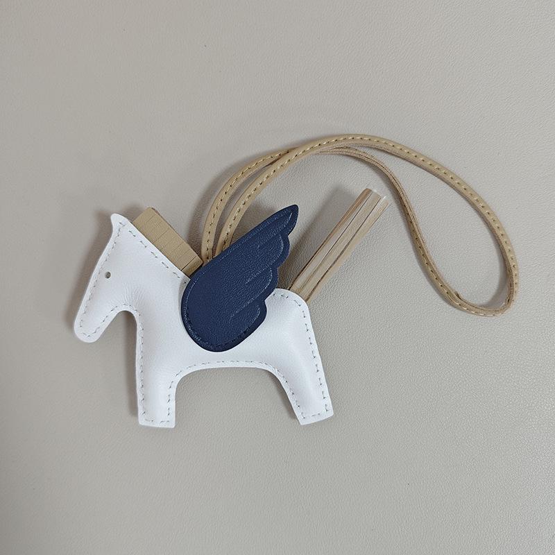Håndsømmet Ekte Skinn Pony Veskeanheng - Søtt Lammeskinn Flygende Hest Design