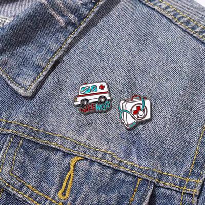 Kreative Metallbroschen für Krankenschwestern Ärzte Cartoon Herz Uniform Lustige Dekorative Anstecknadeln Krankenhaus-Themenbroschen