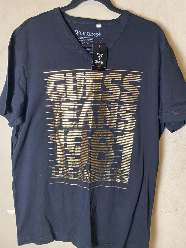 

GUESS Unisex Black Gold Club V Neck Remi Logo Tee Guess Jeans 1981 SZ XL-NWT Unisex T-Shirt M