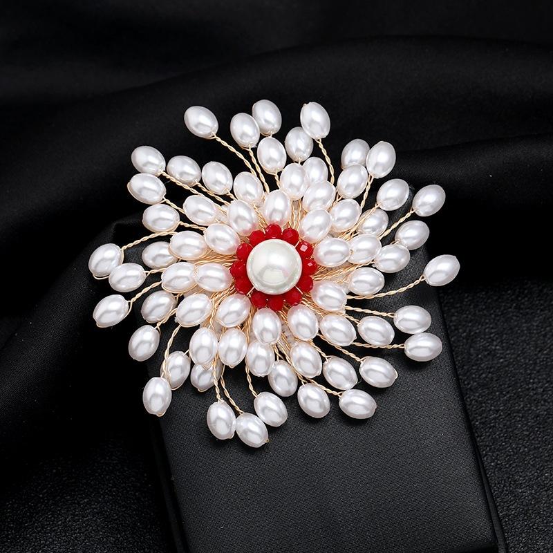 Handmade high-end temperament luxury pearl snowflake brooch women's high-end sense elegant corsage coat pin accessories