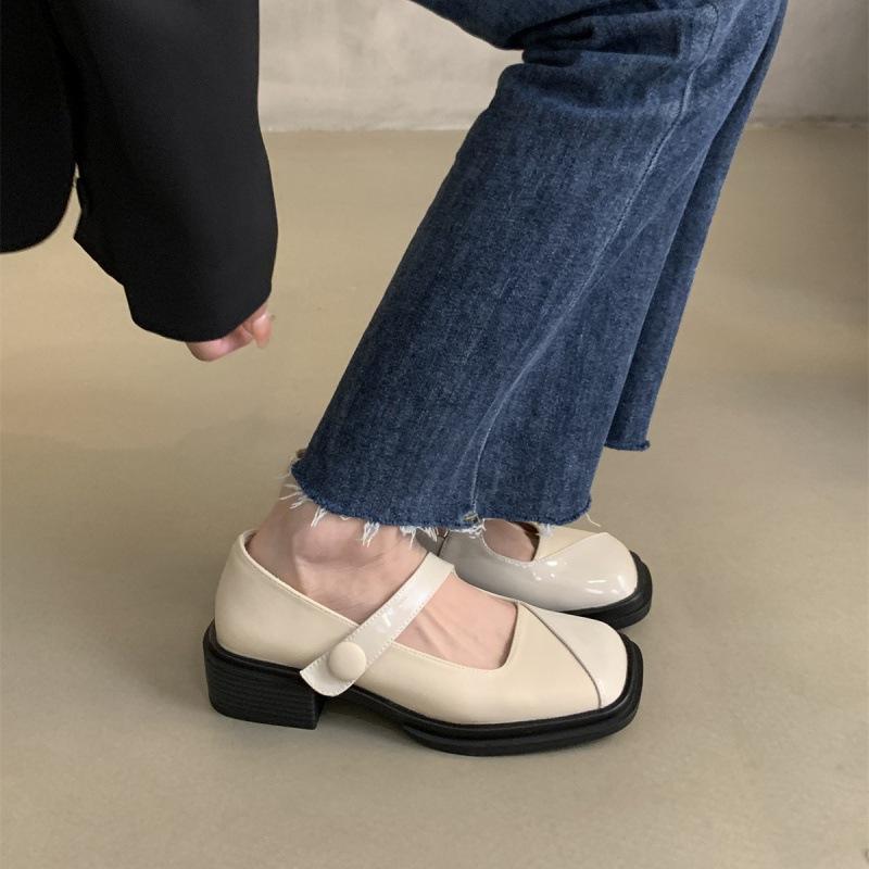 2025 spring and autumn new French evening breeze square head shallow mouth single shoes gentle fairy thick heel Mary Jane small leather shoes