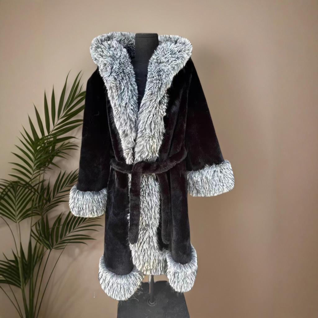 25 Year New European Fashion Long Coat with Fur Collar and Hooded Fur Grass Coat