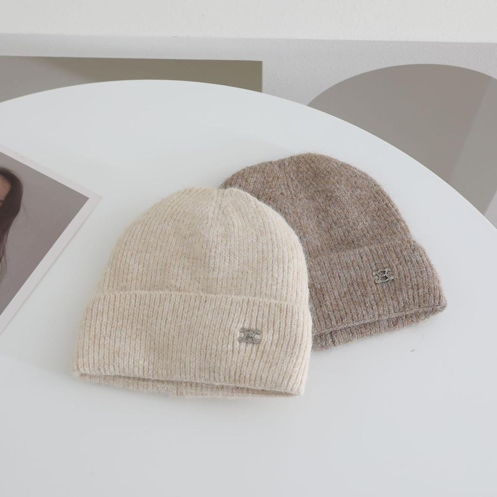 Metal Label Knitted Hats for Women's Autumn and Winter New Products Warm and Thickened Cold Hats Face Enhancing Small Ear Protecting Hats