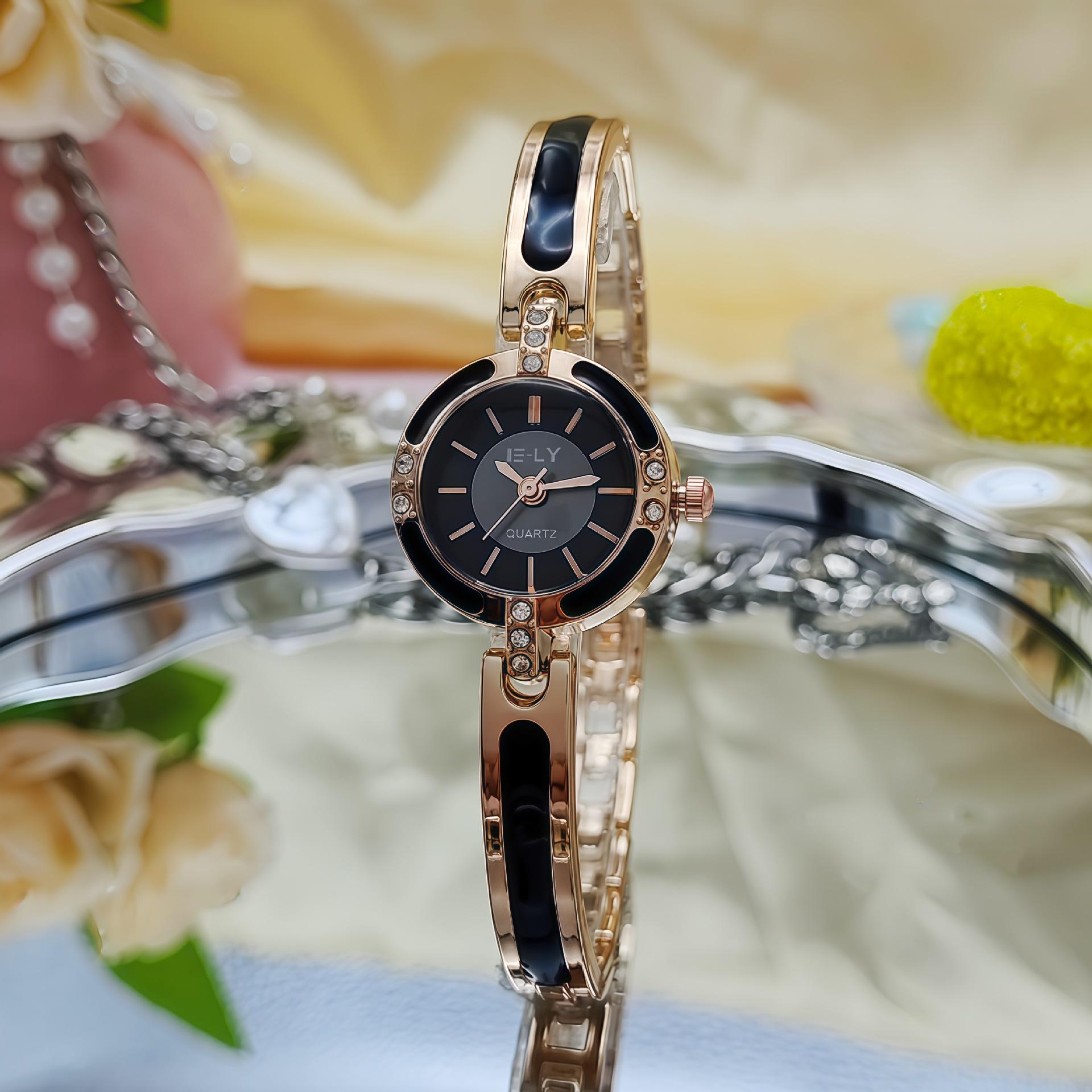 Women Bracelet Wristwatch Alloy Simple Quartz Watch Clock Watches