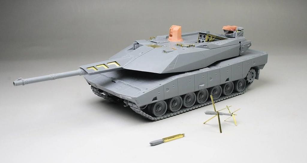 Vespid Models German KF51 Panther Main Battle Tank Deluxe Edition Plastic Model VPM720029S 1/72