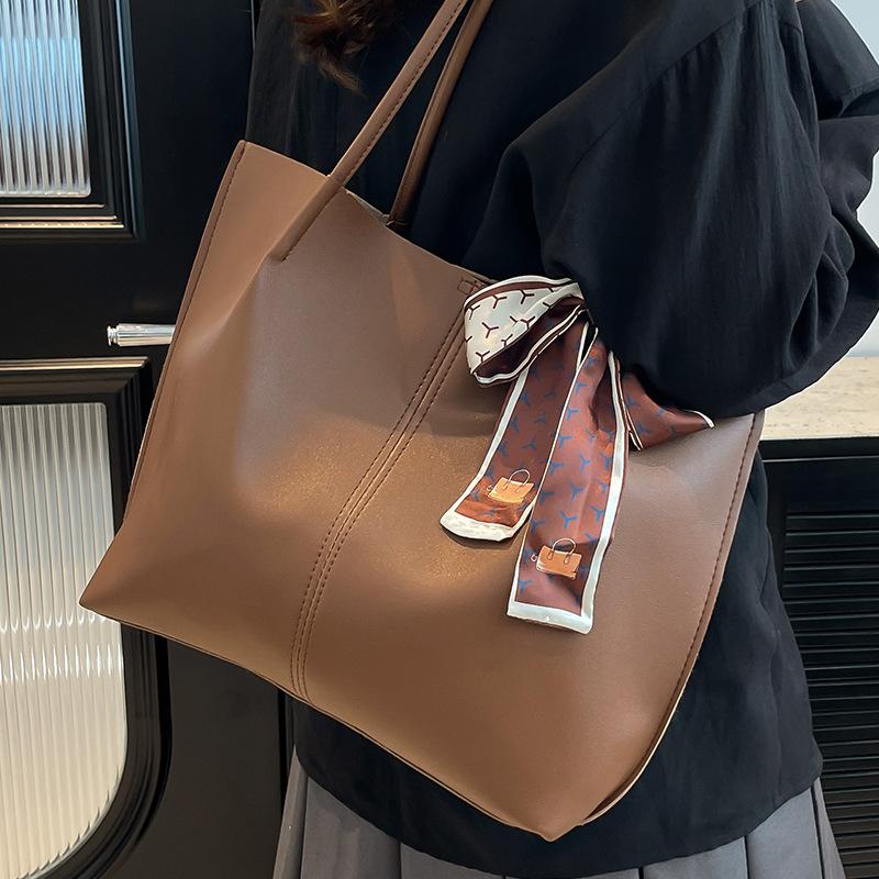 High-end Large Capacity Bag New Style Bag Women's Bag Fashionable Commuter Shoulder Bag Popular Tote Bag