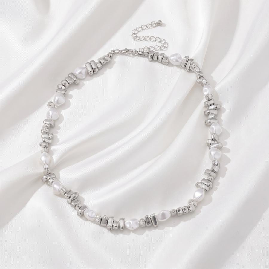European and American Baroque irregular imitation pearl beaded necklace choker simple ins star fringed necklace