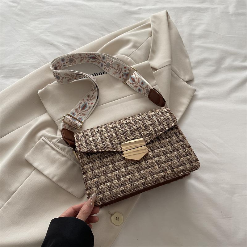 

Niche high-end underarm small bag women s autumn new fashion versatile temperament elegant shoulder bag