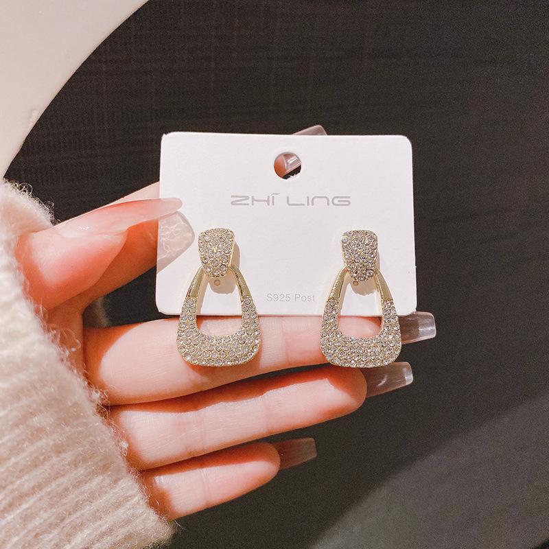 

Female Niche Versatile Fashionable Earrings золотой