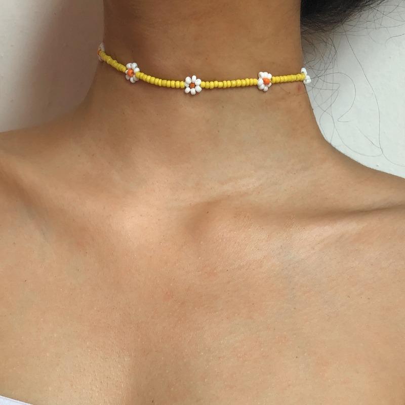 Women S Colorful Beaded Daisy Necklace European Fashion Style
