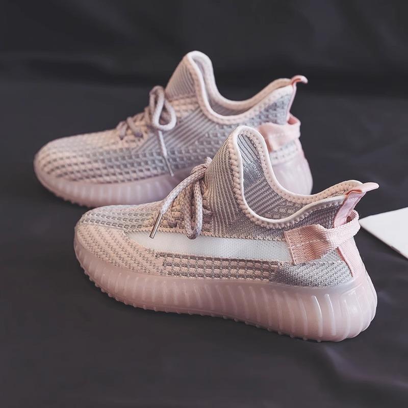 Sapatos tricotados voadores sapatos masculinos e femininos 2025 novos respiráveis estudante versão coreana moda sapatos esportivos casuais respiráveis para corrida fitness
