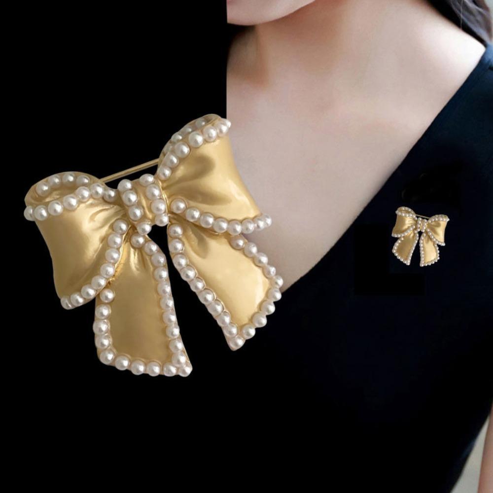 Exquisite Shiny Bowknot Brooch Zinc Alloy Hollow Rhinestones Brooch Small Bow Lapel Pins for Lady Dress