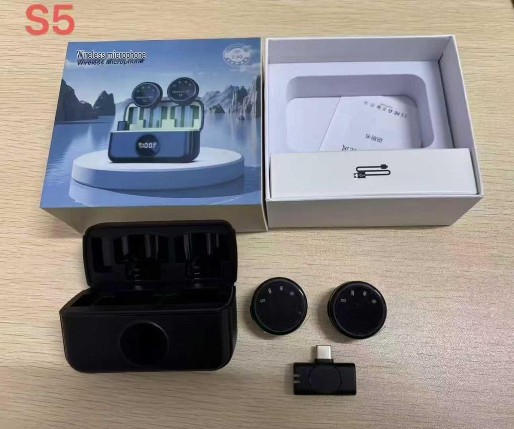 Q8 Lavalier 3-in-1 Wireless Microphone: Noise Reduction, Live Broadcast, Self-Media Recording, Camera Compatible.