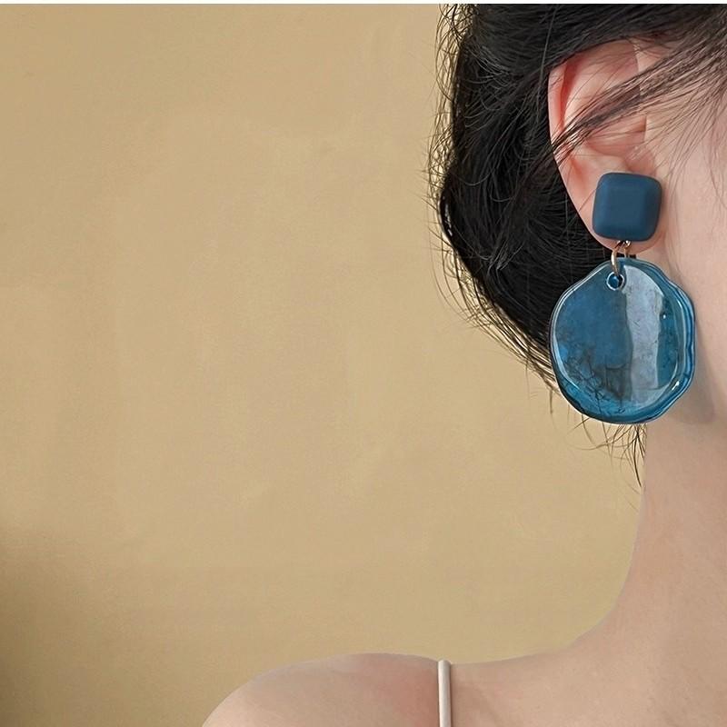 111 silver needle personalized design resin earrings, retro Hong Kong style irregular exaggerated white translucent stud earrings