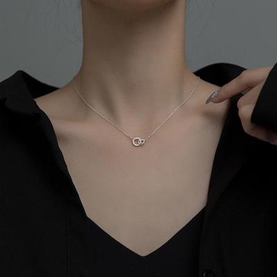 Minimalist And Unique Design Interlocking Round And Square Necklace For Women Minimalist And Understated Geometric Clavicle