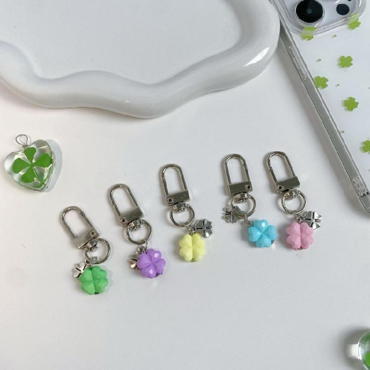 Trendy Clovers Pendant Green Resin Keychain For Phone Bag Luck Symbol Accessory Trendy Clovers Pendant Decors