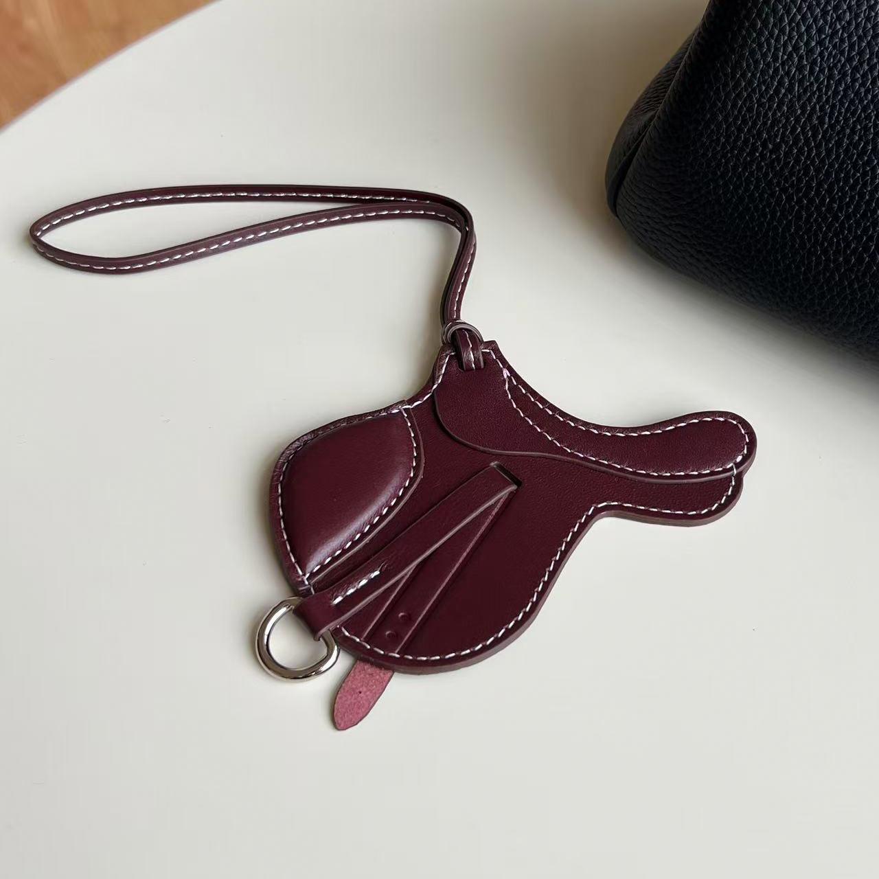 

Женская сумка-шарм в форме седла, подвеска для сумки, ручная работа, ремесло, брелок для ключей автомобиля, подвесные аксессуары, подарок