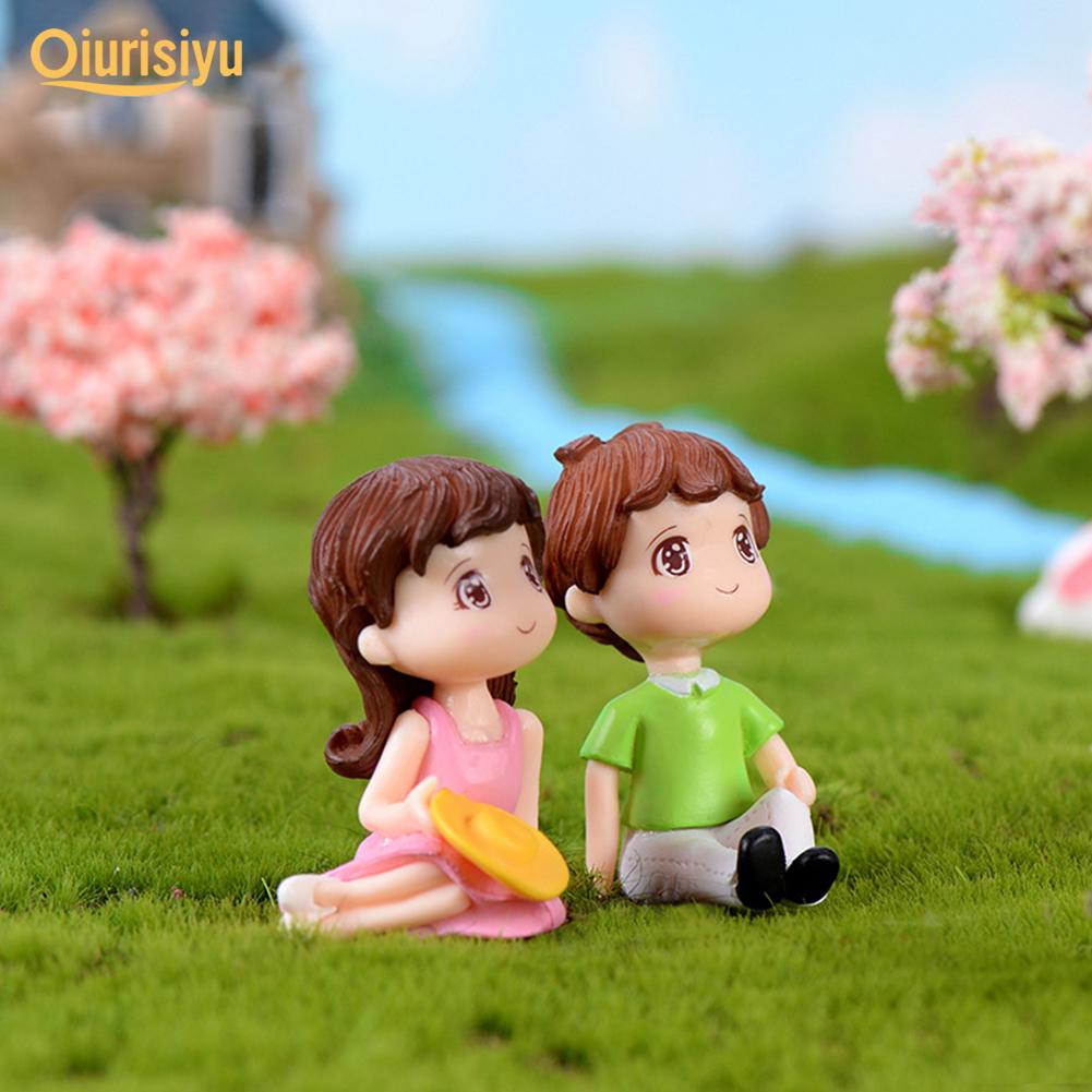 2Pcs Mini Girl Boy Sit Down Look Up Model Figurine