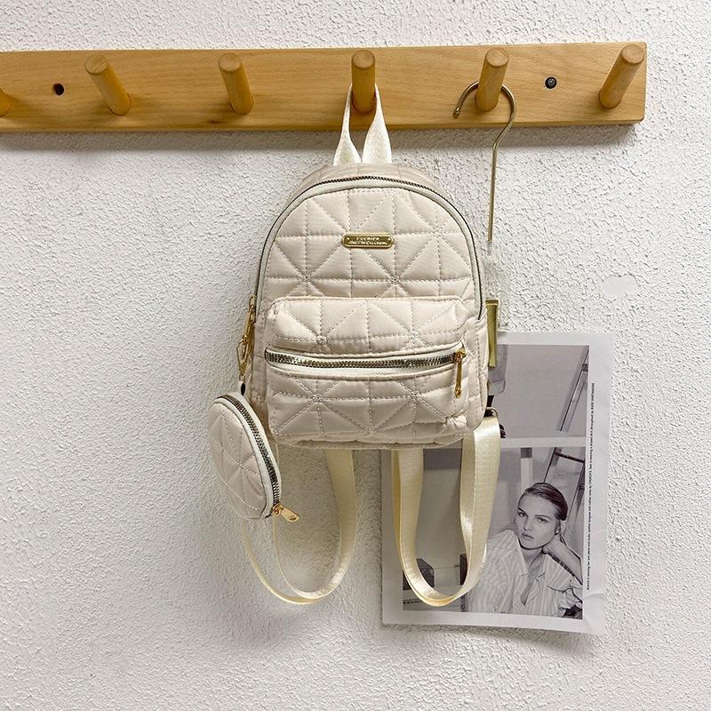 

Рюкзак ромбовидной формы, большая вместимость, женский, новый 2025, простой и высококлассный рюкзак, модный, универсальный, школьный