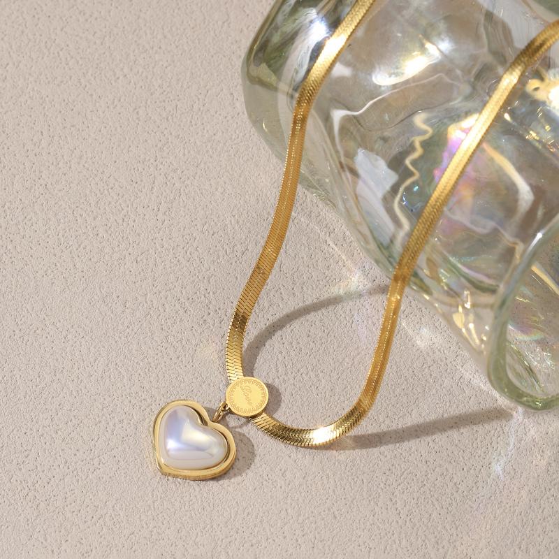 

Heart Shape Resin Pendant Necklace Stainless Steel Snake Chain Fashion Jewelry