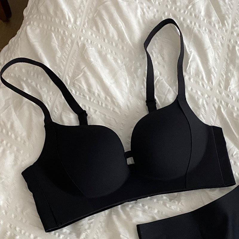 

2023 Бесшовный круглый бюстгальтер с эффектом лифтинга для маленькой груди - Подчеркивает и приподнимает благодаря гладкому дизайну чашек в форме ладони. 32/70AB