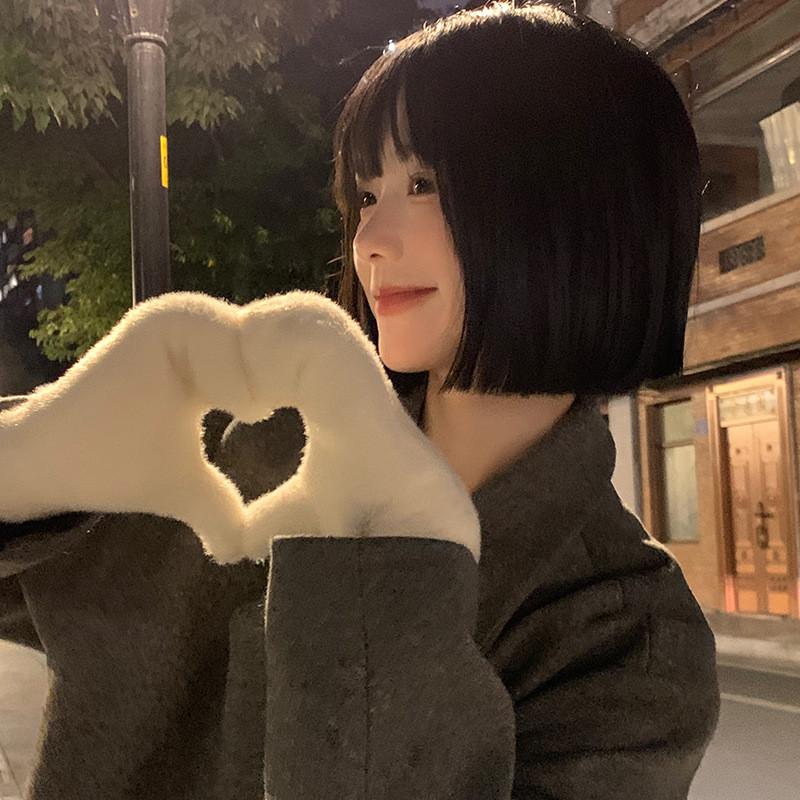 Cozy Warm White Plush Winter Gloves For Women Featuring Soft Faux Rabbit Fur