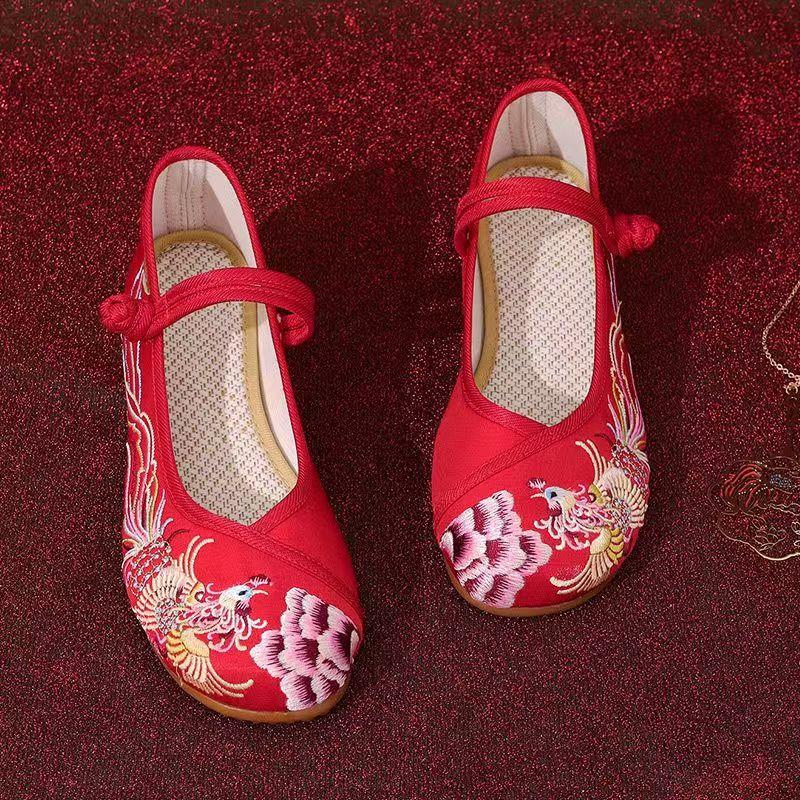 Woman's Ethnic Style Low Heel Embroidered Shoes Rubber Sole Round Toe Shallow Cheongsam Shoes Mary Jane Shoes Red Wedding Shoes