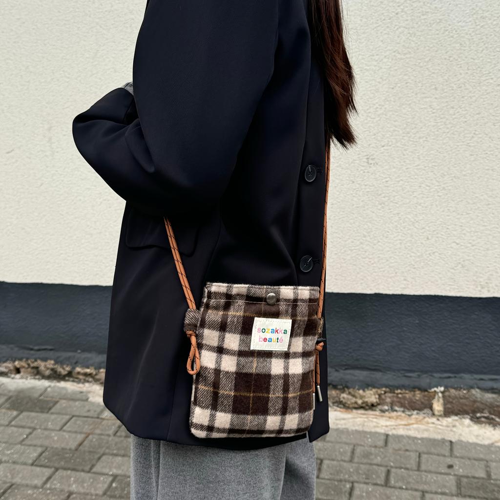 Casual Plaid Tote Bag, Hand Washable Polyester Lined Shoulder Bag with Adjustable Strap and Buckle Closure for Phone and Lipstick Storage