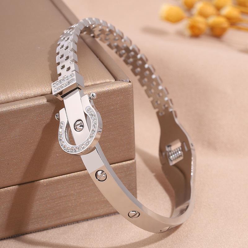 New Style Hollow Horseshoe Buckle Women's Jewelry Bracelet