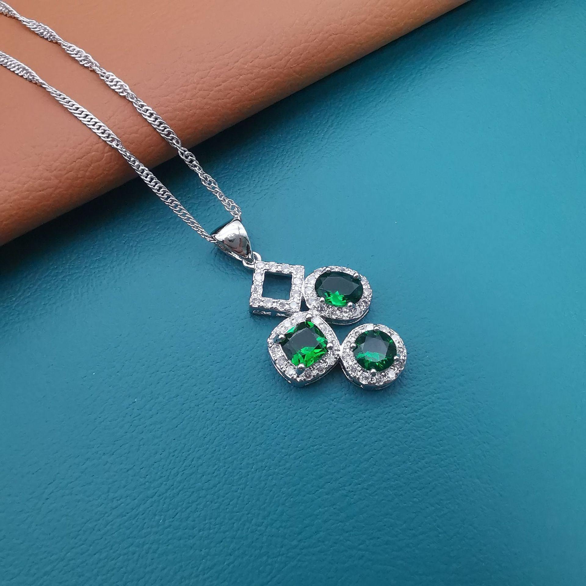 

Emerald Crystal Zircon Three Piece Set Fashionable High End European and American Style Versatile and Elegant W5801WW-
