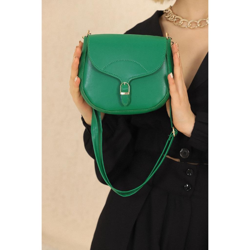 Schwarze Shk17 Einfache und stilvolle Umhängetasche mit Druckknopfverschluss und verstellbarem Riemen L:16E:18W:6