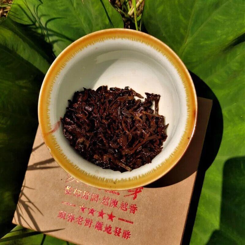 Chinesischer berühmter Pu Erh Teekuchen Golden Bud Runder Tee 80G Alter reifer Puer Teekuchen