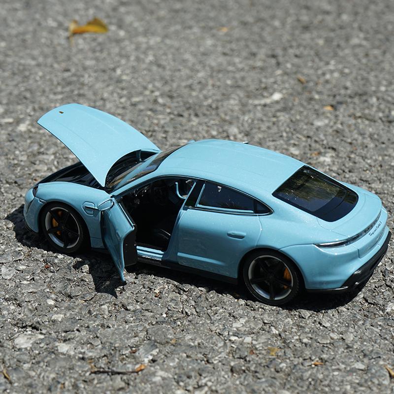 Welly 1/24 Porsche Taycan Turbo S Alloy Sports Car Model Diecasts Metal New Energy Vehicles Car Model Simulation Kids Toys Gifts