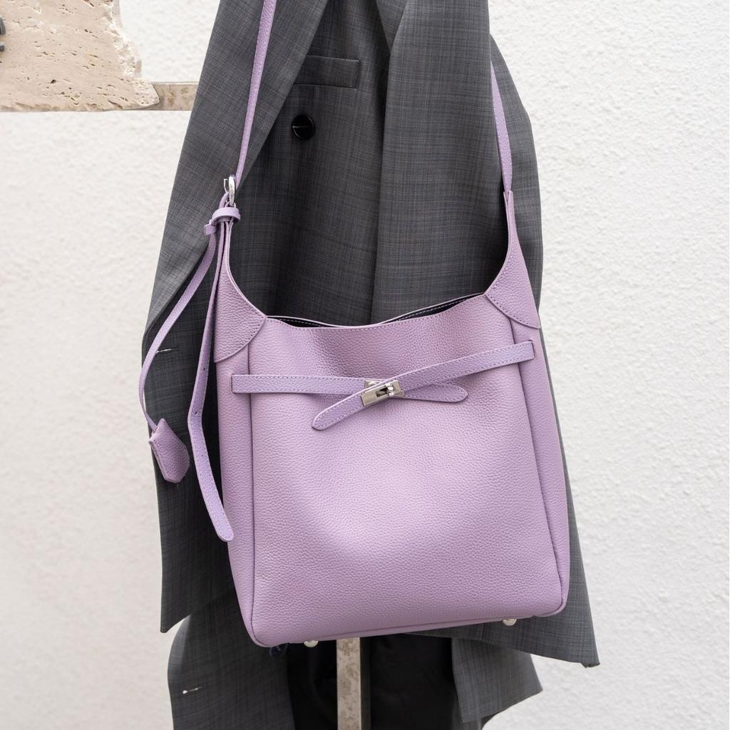 Rindsleder Damen Schulter Umhänge Einfache und Modische Ledertasche Große Kapazität Muscheltasche Weiches Leder Eimertasche