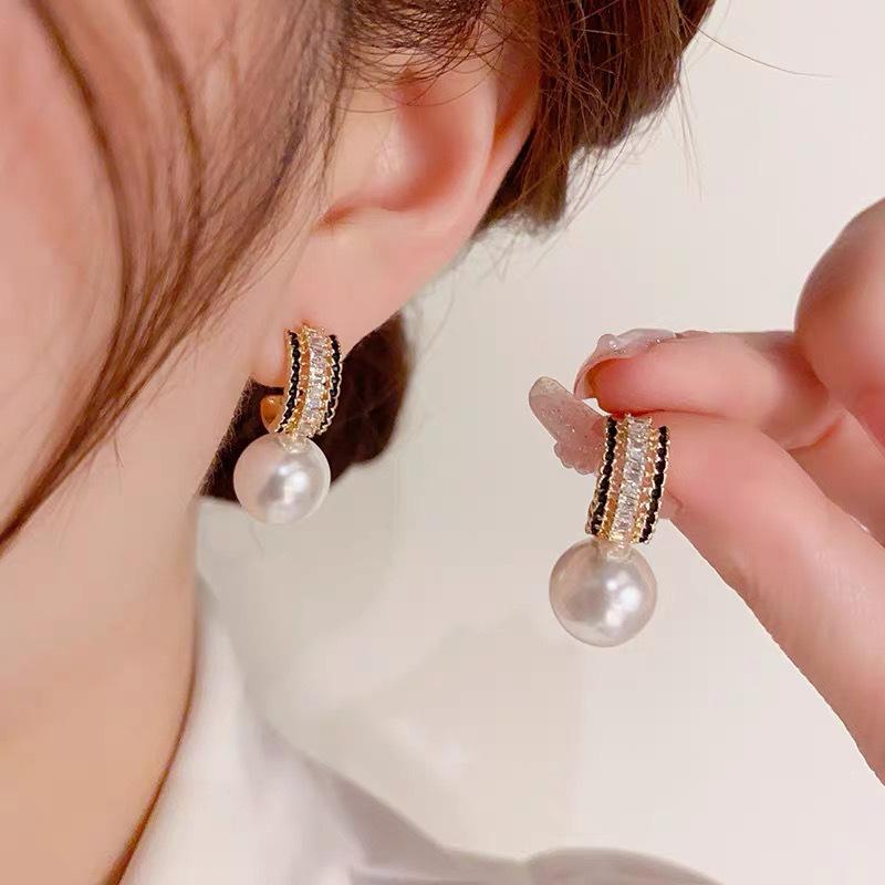 Exquisite Simple Dripping Oil Zircon Ear Clips Without Ear Holes Mosquito Coil Disc Fashionable Versatile High-end Temperament Earrings