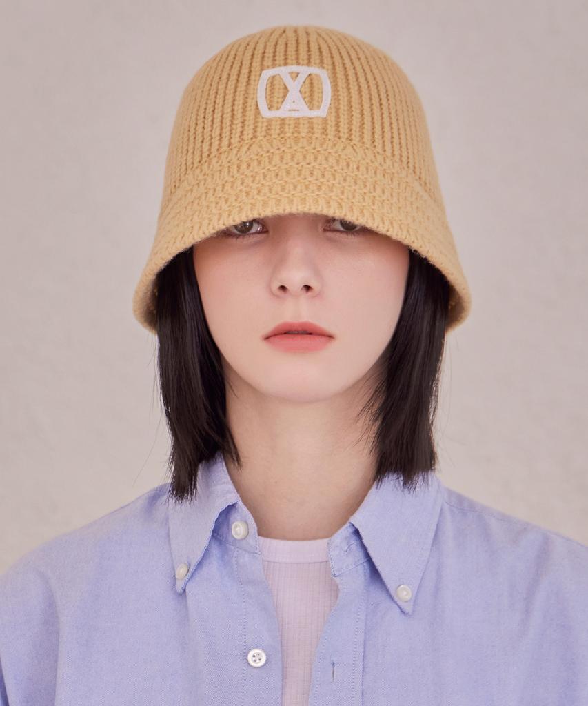 Bajal Va Square Applique Knit Bucket Hat Beige