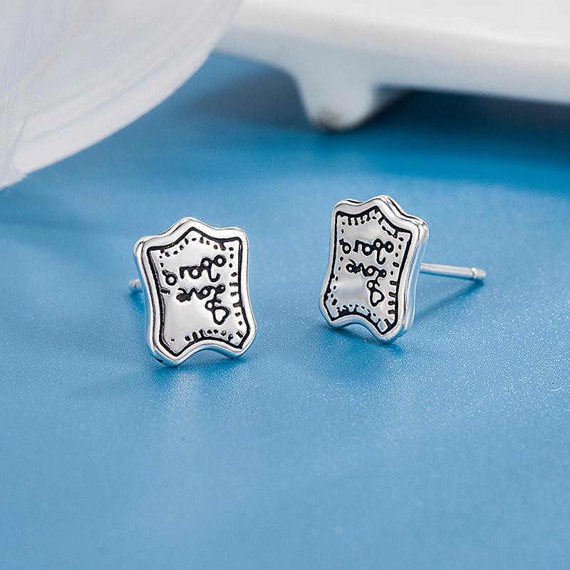 Retro Distressed Gingerbread Man & Bear Stud Earrings - 2022 Trendy Christmas Design for Women