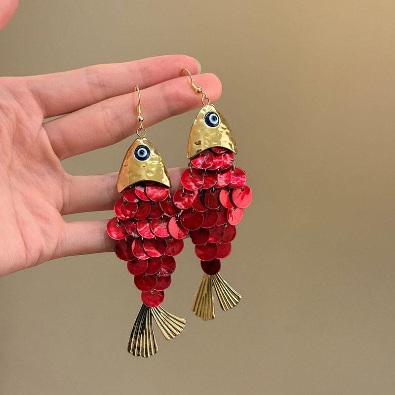 New Chinese carp shell pendant, ear hook, retro fashion temperament, versatile earrings, light luxury and high-end earrings.