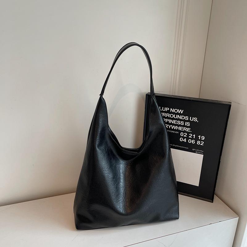 

Retro bag women s large-capacity autumn and winter versatile single shoulder mother and child bag leisure commuter tote bag