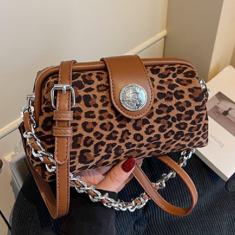 

Chain underarm bag women s new niche fashion versatile bag popular shoulder messenger bag коричневый