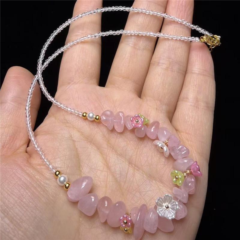 Natural strawberry crystal gravel necklace ice-through pink peach blossom strawberry crystal collarbone chain fashionable irregular and fresh