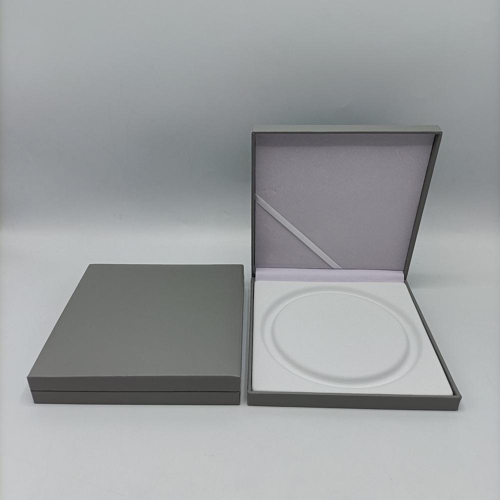17x17 Perlenkette Geschenkbox: Beflockter Stoff, PU-Leder, Runde Mitte, Kettenverpackung