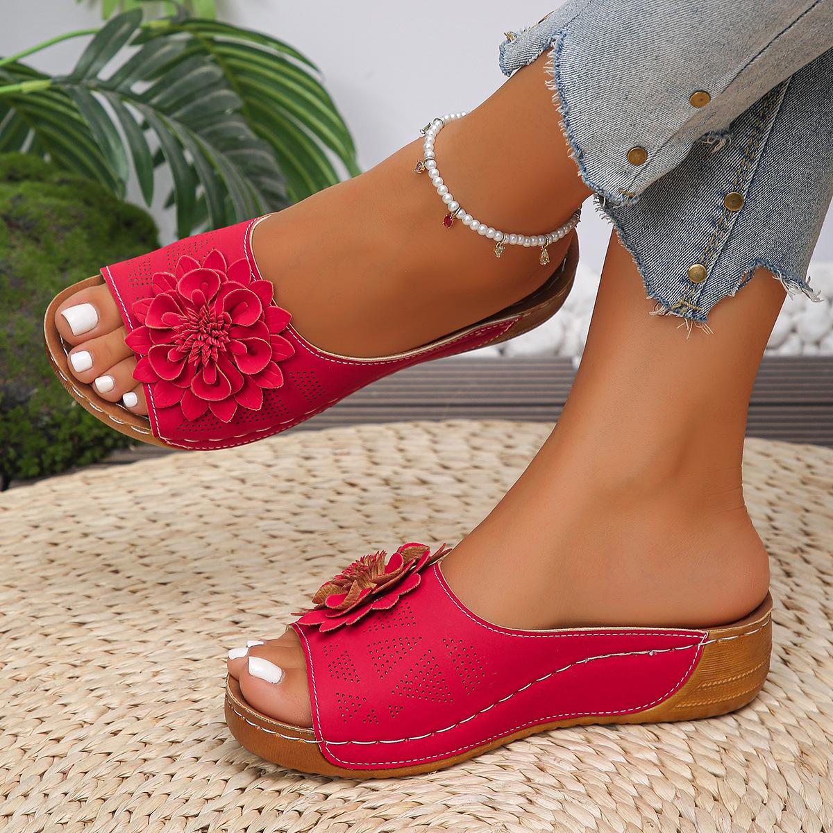 

Foreign trade large size thick bottom hollow one-word slippers 2025 new women s open-toed flower slope heel beach cool slippers 36 красный