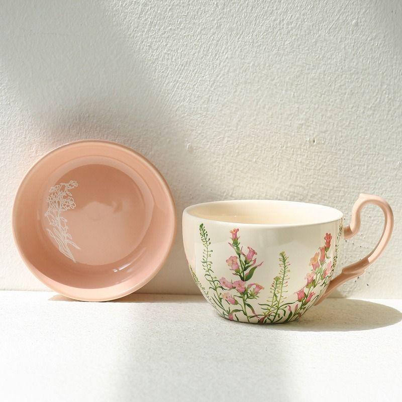 

460ml Ceramic Floral Coffee Mug & Tea Cup Set with Heart Handle & Lid/Saucer | Hand Painted Flower Decal Home Breakfast Bowl 460ml рожевий