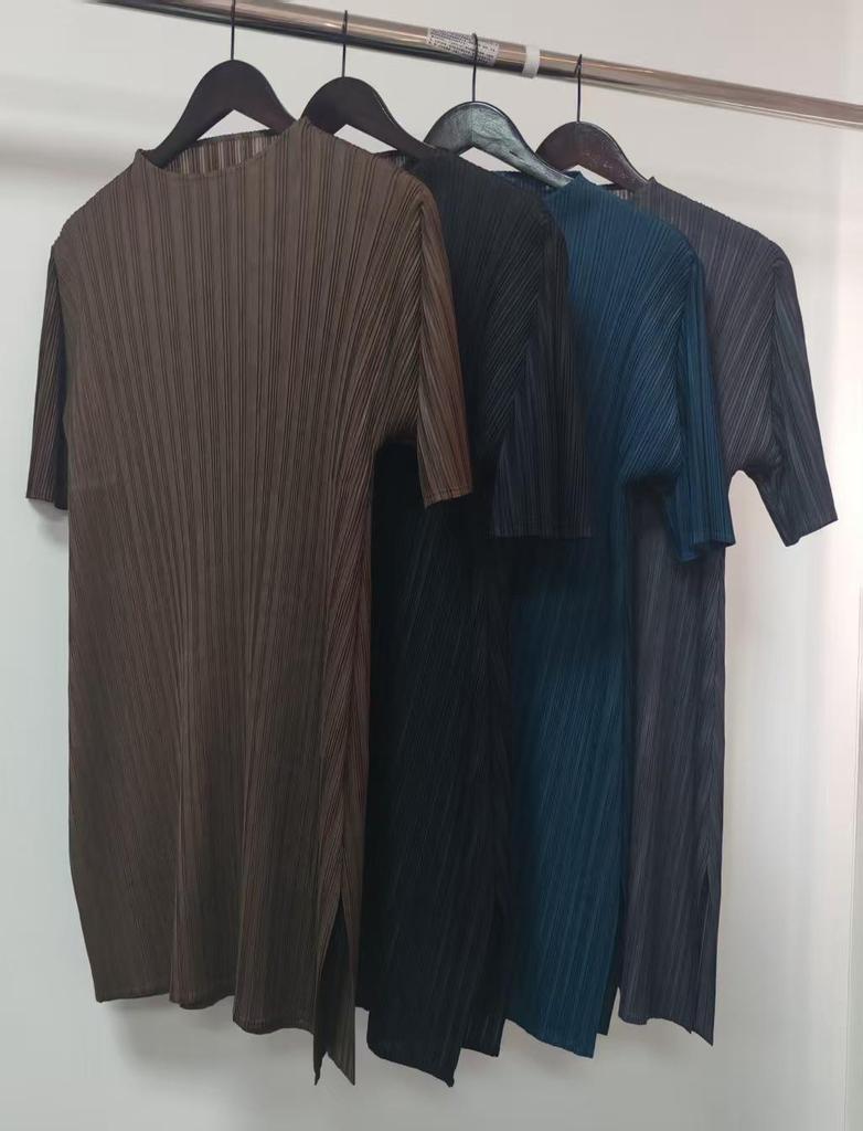 Qian Yue Qing Yan 2026 Pleated Solid Color Fashion Slim Fit Commute Top and Pants Set