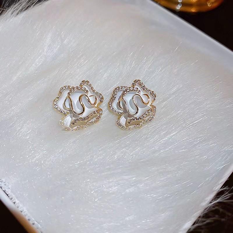 Camellia Retro Classic Women's Earrings - Elegant, High-End Studs & Dangles with Japanese-Korean Versatile Style.