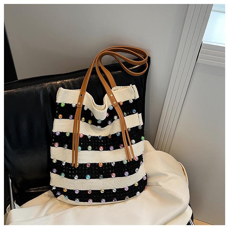 

Versatile striped knitted bag New fashion pearl shoulder tote bag Large capacity bucket bag чёрный